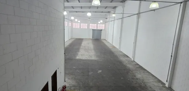 Galpão / Depósito / Armazém para alugar, 750m² no Jardim Califórnia, Jacareí