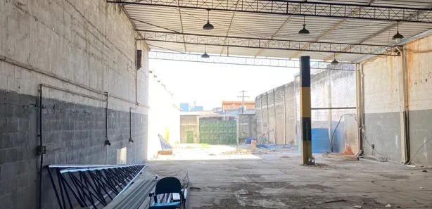 Galpão / Depósito / Armazém para alugar, 800m² no Visconde de Araújo, Macaé