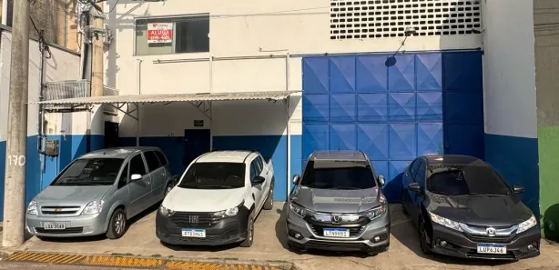 Galpão / Depósito / Armazém para venda ou aluguel, 338m² no Boa Vista, São Gonçalo