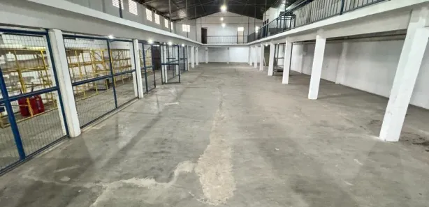 Galpão / Depósito / Armazém para venda ou aluguel, 600m² no Várzea das Moças, Niterói