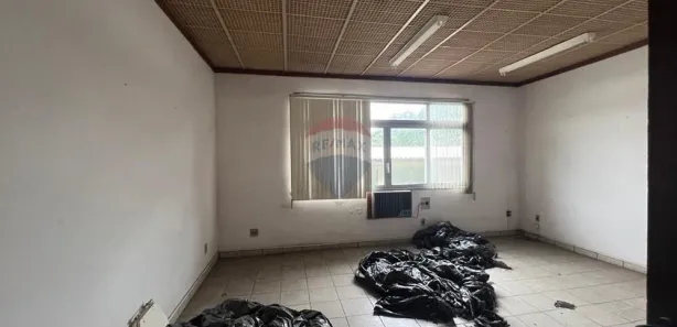 Galpão / Depósito / Armazém à venda, 3084m² no Taquara, Rio de Janeiro
