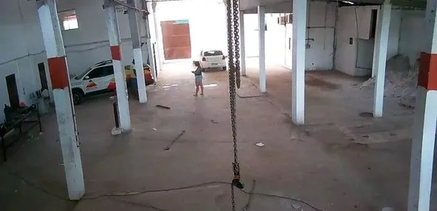 Galpão / Depósito / Armazém para venda ou aluguel, 1000m² no Centro, Simões Filho