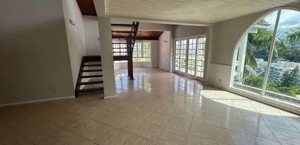 Casa de Condomínio com 3 Quartos para venda ou aluguel, 280m² no Camboinhas, Niterói