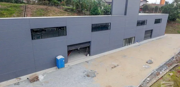 Conjunto Comercial / Sala para alugar, 230m² no Do Salto, Blumenau