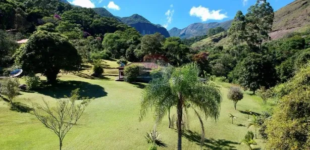 Fazenda / Sítio / Chácara com 5 Quartos à venda, 312m² no Corrêas, Petrópolis