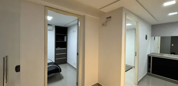 Conjunto Comercial / Sala para alugar, 51m² no Zona 03, Maringá