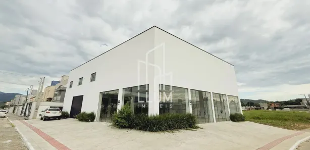Galpão / Depósito / Armazém para alugar, 582m² no Santa Regina, Camboriú