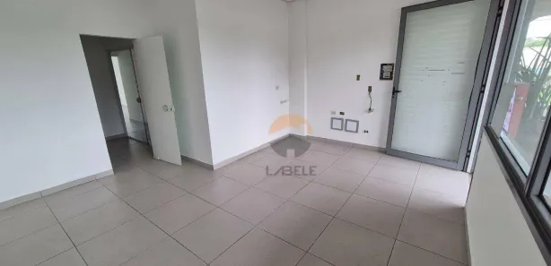Loja / Salão / Ponto Comercial para venda ou aluguel, 82m² no Granja Viana, Cotia