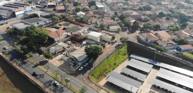 Galpão / Depósito / Armazém para alugar, 160m² no Parque Alvorada, Araraquara