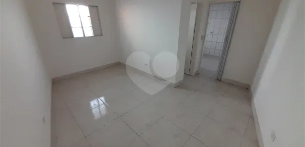 Casa de Vila com 1 Quarto para alugar, 40m² no Jardim Pazini, Taboão da Serra