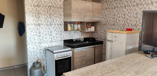 Galpão / Depósito / Armazém à venda, 250m² no Vila Dona Fina, Campo Largo