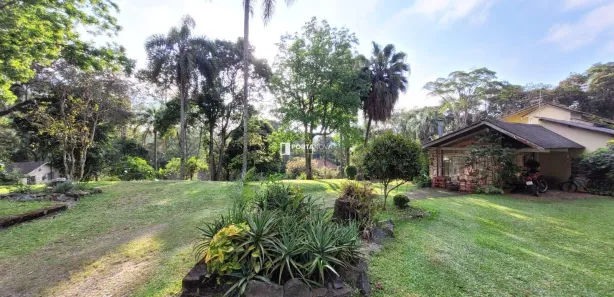 Fazenda / Sítio / Chácara com 6 Quartos à venda, 432m² no Chácaras Bartira, Embu das Artes