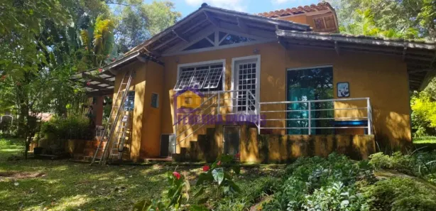 Fazenda / Sítio / Chácara com 3 Quartos à venda, 200m² no Curral, Ibiúna