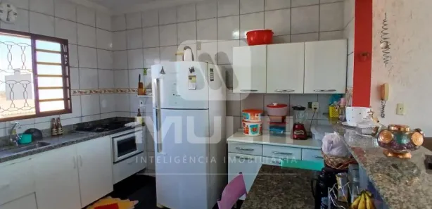 Loja / Salão / Ponto Comercial com 2 Quartos à venda, 192m² no São Jorge, Uberlândia