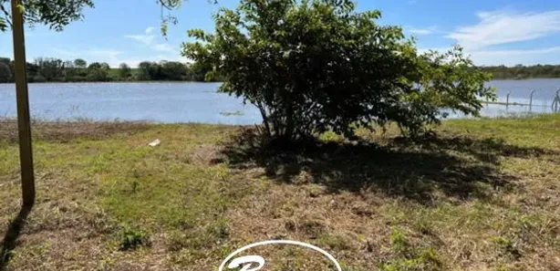 Terreno / Lote / Condomínio com 1 Quarto à venda, 1m² no , Sertaneja