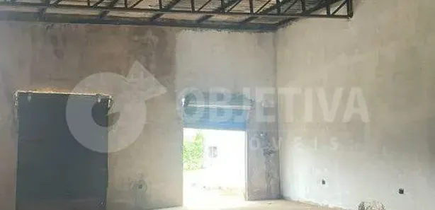 Galpão / Depósito / Armazém à venda, 100m² no Lagoinha, Uberlândia