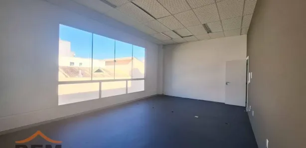 Conjunto Comercial / Sala para alugar, 50m² no Santa Regina, Camboriú