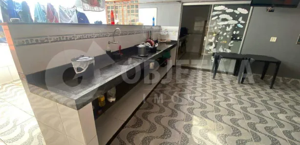Galpão / Depósito / Armazém com 1 Quarto à venda, 230m² no Jardim Europa, Uberlândia