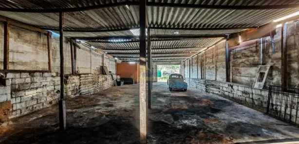 Galpão / Depósito / Armazém à venda, 200m² no Interlagos, Divinópolis