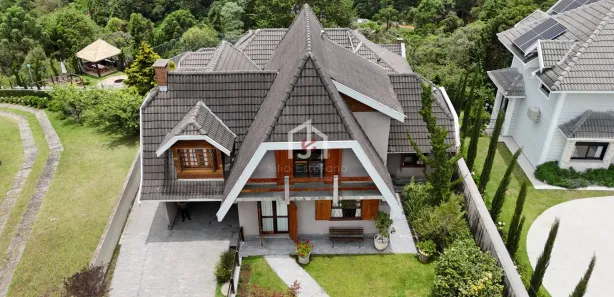 Casa de Condomínio com 5 Quartos à venda, 232m² no Colinas Capivari, Campos do Jordão