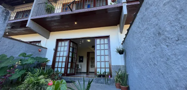 Casa de Condomínio com 2 Quartos à venda, 75m² no Castelanea, Petrópolis