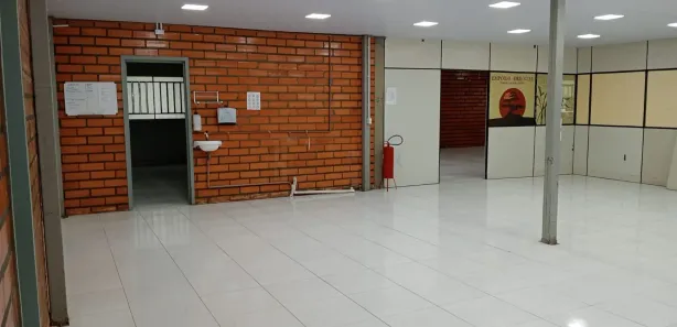Conjunto Comercial / Sala com 3 Quartos para alugar, 340m² no Do Salto, Blumenau