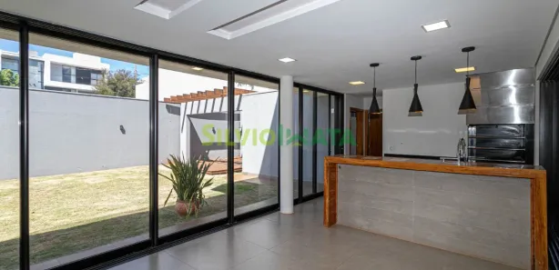 Casa de Condomínio com 4 Quartos à venda, 226m² no Chácaras Aeroporto, Maringá