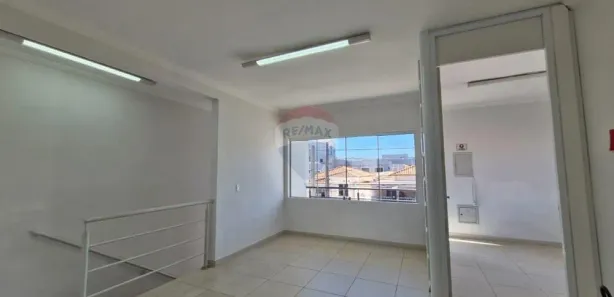 Conjunto Comercial / Sala para alugar, 110m² no Centro, Vinhedo