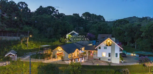 Loja / Salão / Ponto Comercial com 12 Quartos à venda, 730m² no Recanto das Araucárias, Campos do Jordão