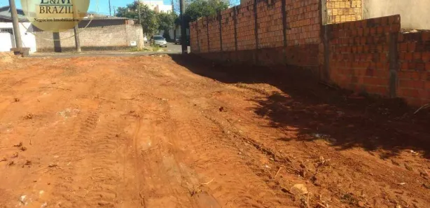 Terreno / Lote / Condomínio à venda, 358m² no Centro, Assis
