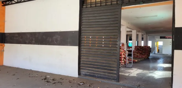 Galpão / Depósito / Armazém para alugar, 180m² no Jardim Sandra Maria, Taubaté