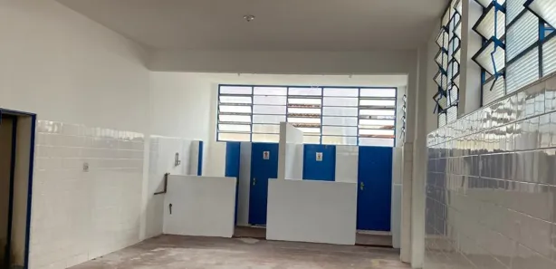 Prédio Inteiro para alugar, 999m² no Mosela, Petrópolis