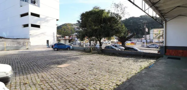Galpão / Depósito / Armazém para alugar, 200m² no Várzea, Teresópolis