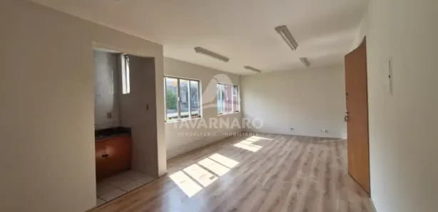 Conjunto Comercial / Sala para alugar, 48m² no Centro, Irati