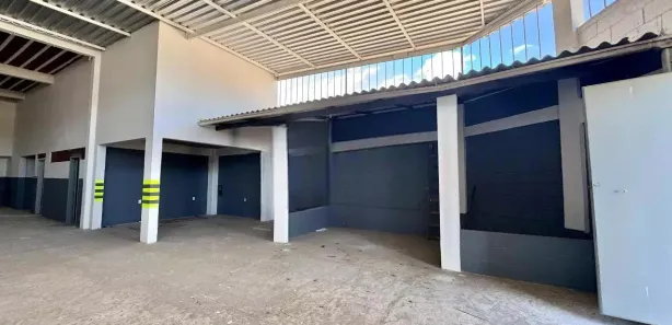 Galpão / Depósito / Armazém com 3 Quartos para alugar, 300m² no Botafogo, Macaé