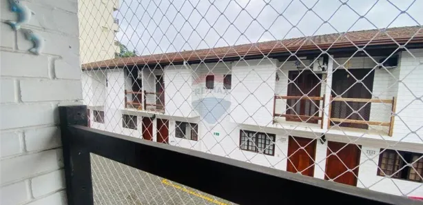 Casa de Condomínio com 2 Quartos para alugar, 65m² no Jardim Las Palmas, Guarujá