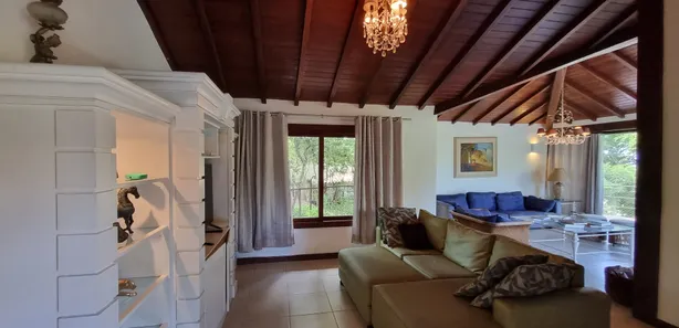 Casa de Condomínio com 5 Quartos para venda ou aluguel, 250m² no , 