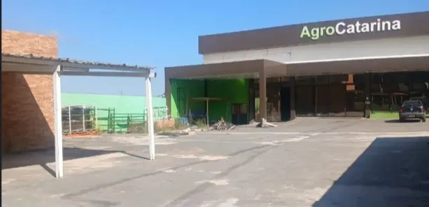 Galpão / Depósito / Armazém à venda, 2700m² no Dona Catarina, São Roque