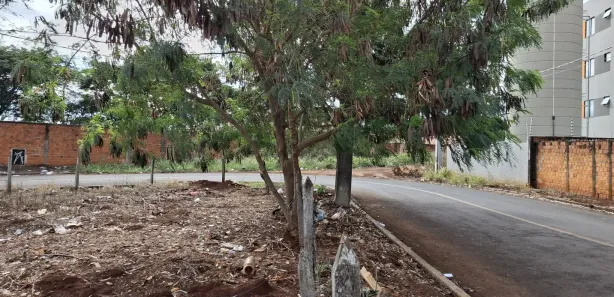 Terreno / Lote / Condomínio à venda, 351m² no Jardim Tomy, Londrina