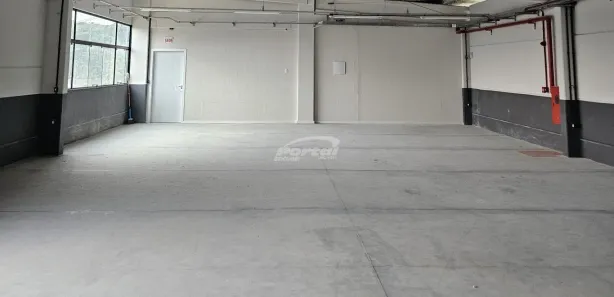 Conjunto Comercial / Sala para alugar, 240m² no Do Salto, Blumenau