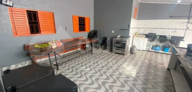 Galpão / Depósito / Armazém com 1 Quarto à venda, 230m² no Jardim Europa, Uberlândia