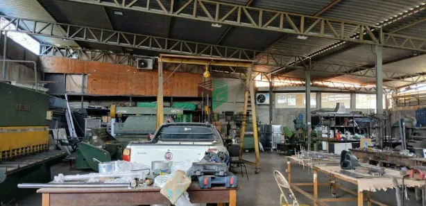 Galpão / Depósito / Armazém para alugar, 400m² no Célvia, Vespasiano