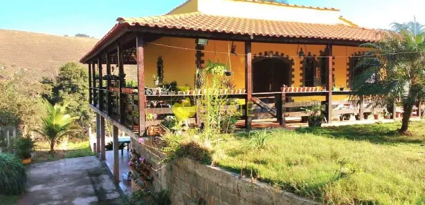 Fazenda / Sítio / Chácara com 3 Quartos à venda, 200m² no Goiabal, Barra Mansa
