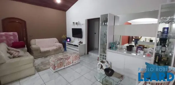 Sobrado com 3 Quartos à venda, 280m² no Vila Pasti, Louveira