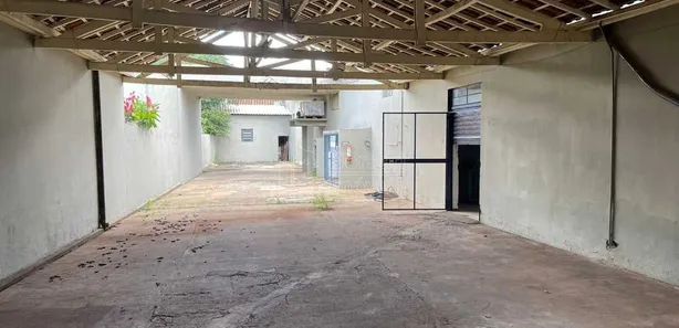 Loja / Salão / Ponto Comercial à venda, 700m² no Vila Cidade Industrial (Vila Xavier), Araraquara
