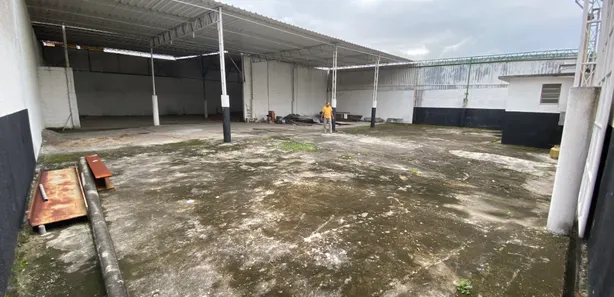 Galpão / Depósito / Armazém à venda, 2000m² no Vigário Geral, Rio de Janeiro