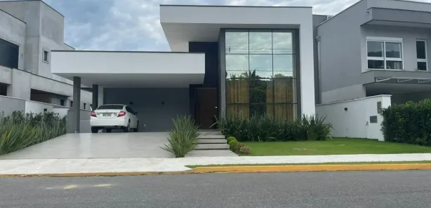Casa com 3 Quartos para alugar, 270m² no Santa Regina, Camboriú