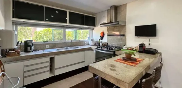 Casa de Condomínio com 4 Quartos à venda, 221m² no Chácara dos Lagos, Carapicuíba