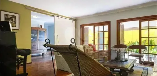 Foto do imóvel - Casa em rua tranquila e arborizada na melhor parte do Jardim Paulistano, ao