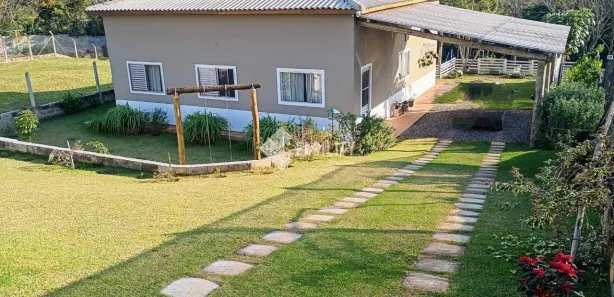 Fazenda / Sítio / Chácara com 3 Quartos à venda, 104m² no , Sarapuí